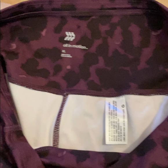 Women's Leopard Print Contour Highwaisted leggings - Picture 6 of 7